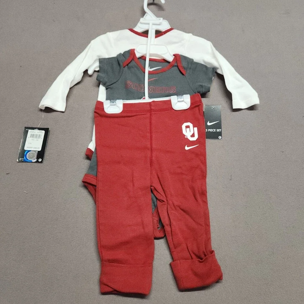 Nike University Oklahoma Sooners Baby Bodysuit Set Romper 24M Red Gray 169